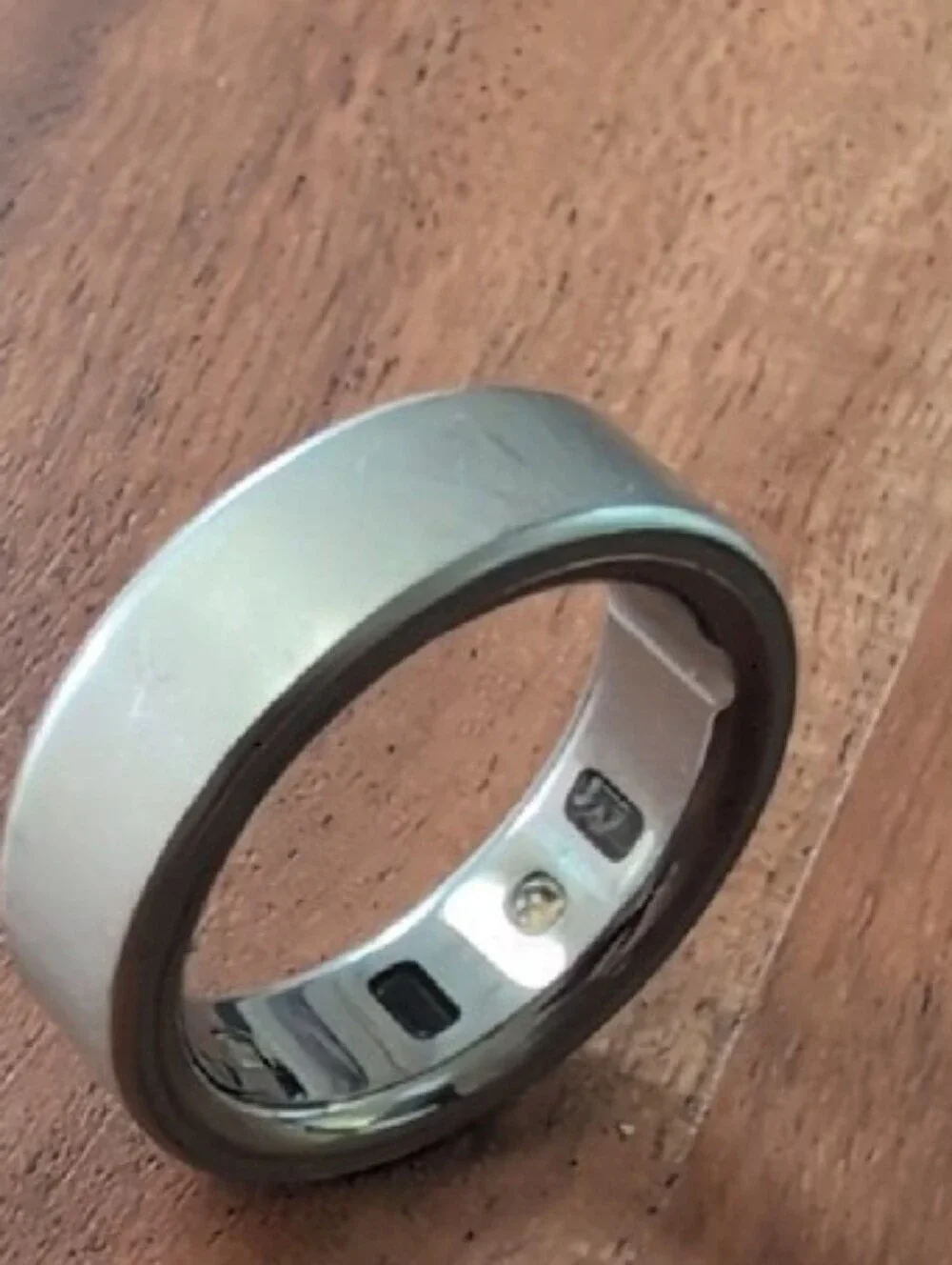 Oura Metallic Silver Smart Ring. Size 11 W/ Travel Charger